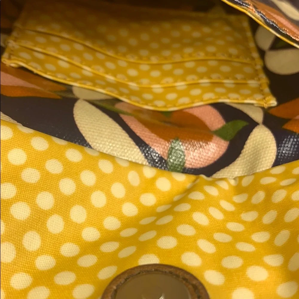 Fossil crossbody flower pattern/leather great bag!